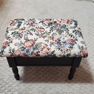 Vintage Style Tapestry Floral Upholstered Storage Footstool Ottoman